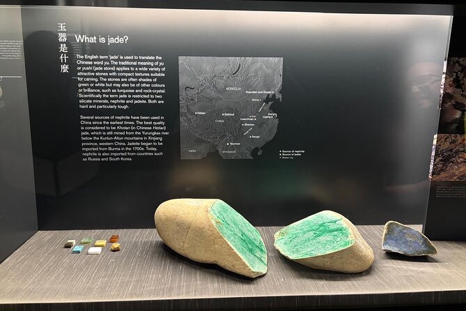 London: British Museum's English Audio Tour with Free Reservation - Finding the entrance and the correct ticket