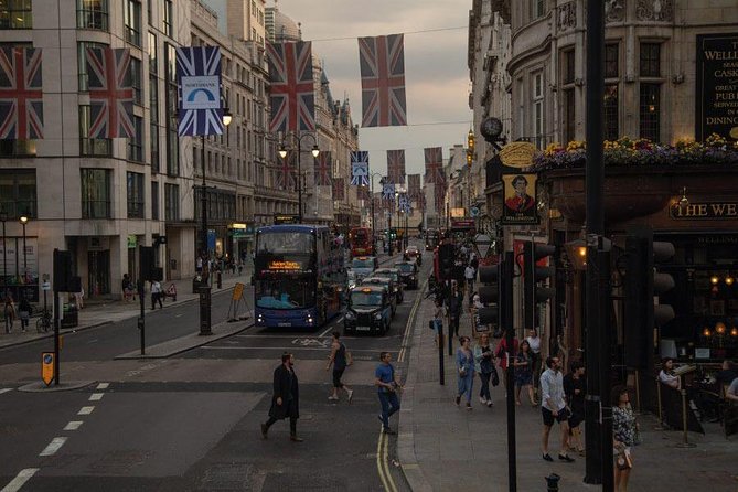 London by Night Sightseeing Open Top Bus Tour with Live Guide - Choosing your seat and preparing for the weather