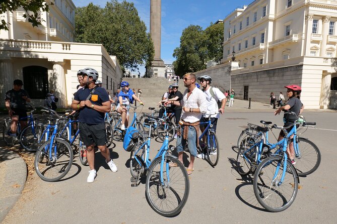 London Classic Landmarks Bike Tour with Local Guide - St. Jamess Park and Buckingham Palace