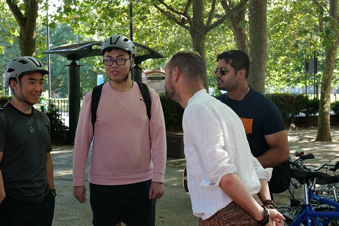 London Classic Landmarks Bike Tour with Local Guide - Cleopatras Needle, the London Eye, and Leake Street