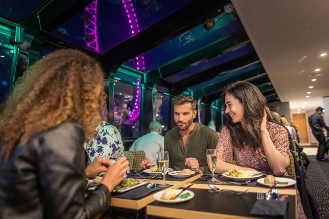 London Dinner Cruise on the Thames River - Music, dancing, and the evening mood
