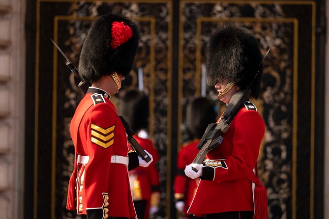 London Essential 2 hour introductory Walking Tour With a Londoner - Green Park and the royal approach