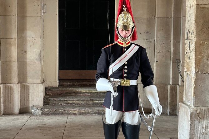 London Essential 2 hour introductory Walking Tour With a Londoner - St. James’s Park and The Mall