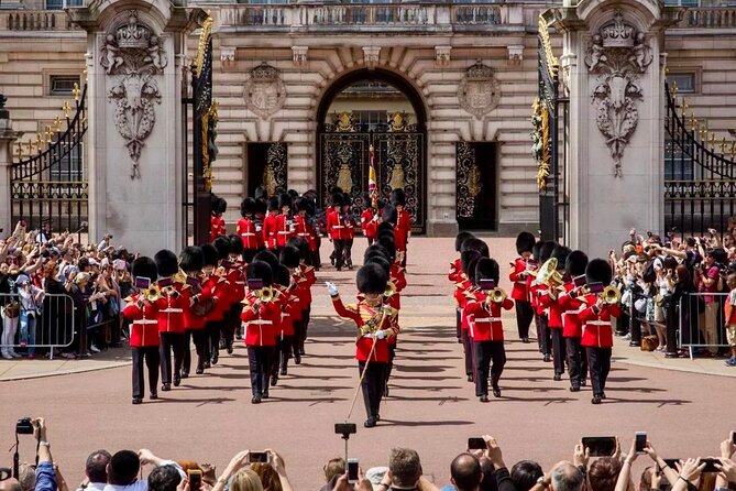 London Essential 2 hour introductory Walking Tour With a Londoner - Buckingham Palace in 15 minutes