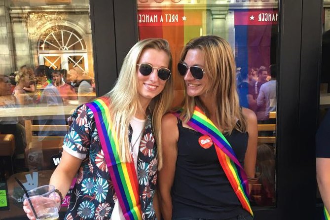 London Gay Tour with a Local, Soho’s LGBTQ+ Nightlife, Private & Custom - Pausing in Soho’s green space