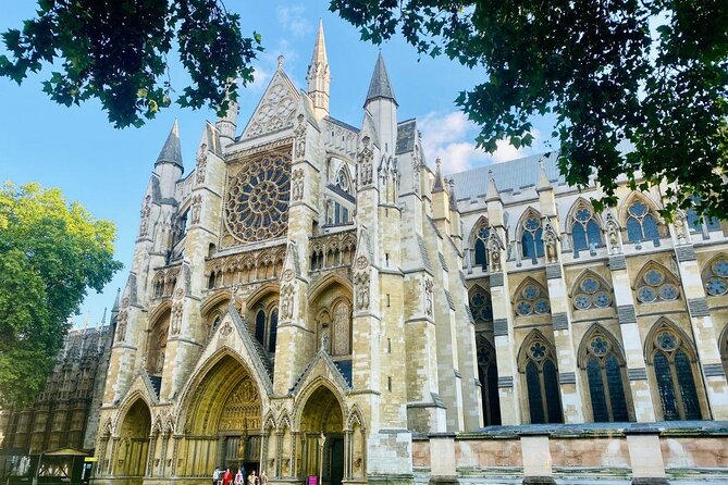 London: Guided Tour Westminster Abbey + Optional Parliament Entry - Why a guide changes Westminster Abbey