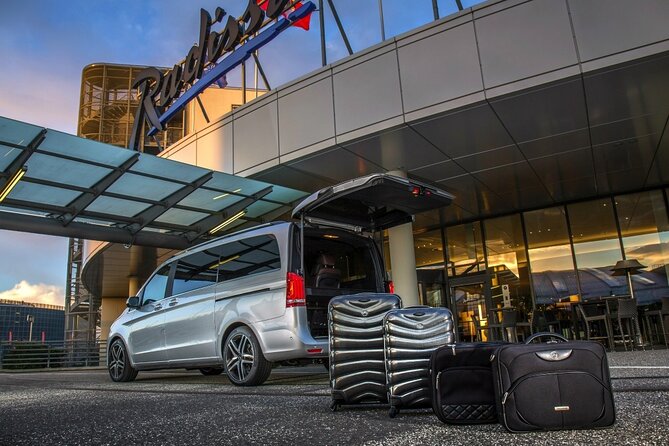 London Heathrow Airport (LHR) to Lincolnshire Luxury Transfers - Who Should Book This Transfer?