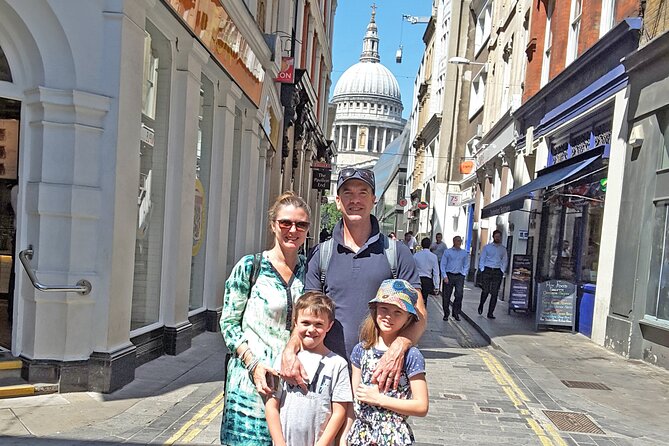 London Highlights Family-Friendly Walking Tour with Top Guide - A good first London morning for families