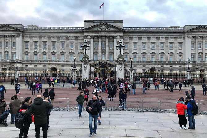 London Highlights Private Car with Driver Guide - A private ride instead of the Underground