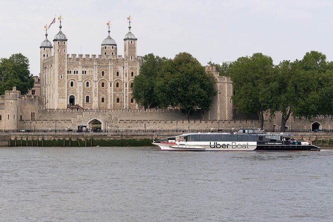London: Hop-On Hop-Off 1 Day River Thames Adventure - Uber Boat - Why the seating and onboard café matter