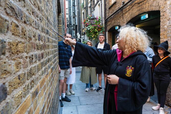 London: Interactive Harry Potter Walking Tour - Trafalgar Square: finding Gringotts in the city