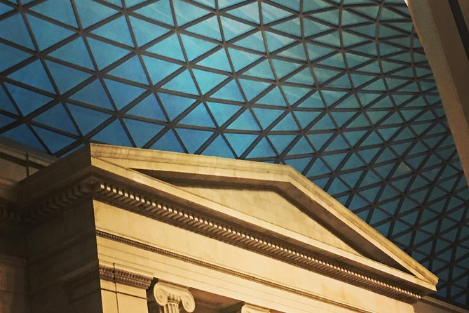 London Introduction Walking Tour - The Mall to Trafalgar Square