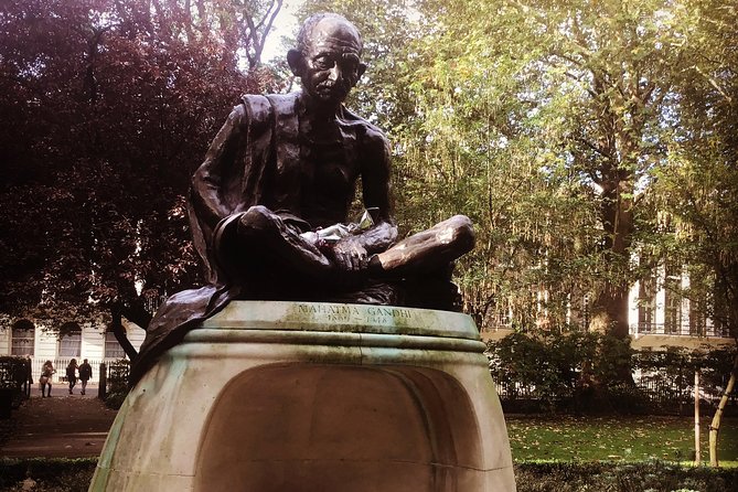 London Literary Private Walking Tour Of Bloomsbury - Tavistock Square and a peace garden