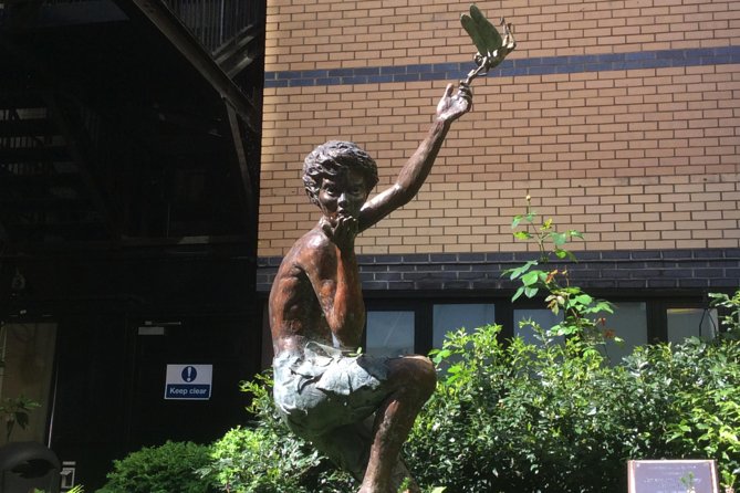 London Literary Private Walking Tour Of Bloomsbury - Coram’s Fields and Bloomsbury’s charitable spirit