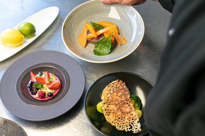 London Luxury Dinner Experience with Panoramic City Views - Trafalgar Square, Piccadilly, and the final loop