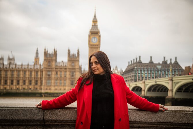London: Private Landmarks with a Professional Photographer - Meeting at the Queen Victoria Memorial