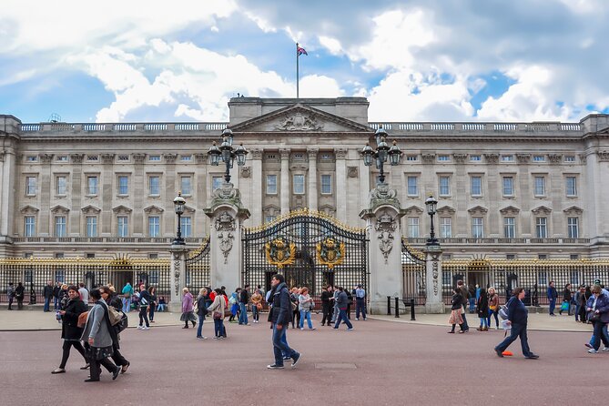 London Public Buses Audio Tour - More than 160 points of interest
