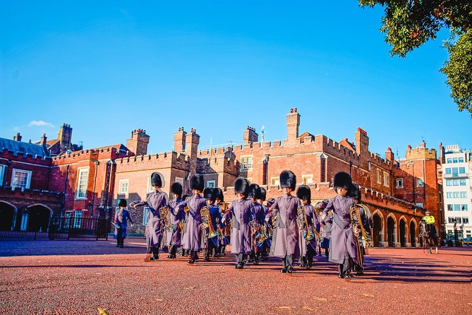 London's Palaces & Parliament Tour (See Over 20+ London Top Sights) - Trafalgar Square and the route through central London
