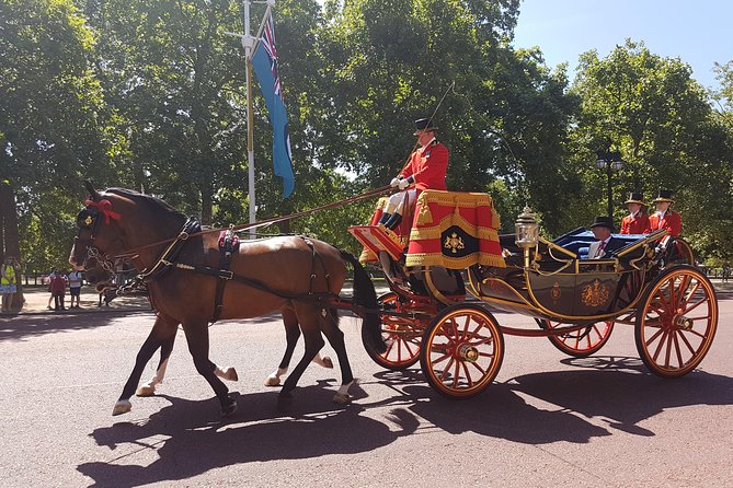 London's Palaces & Parliament Tour (See Over 20+ London Top Sights) - The guides are a major part of the experience