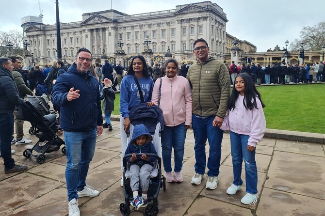 London Sightseeing Private Black Cab Tour with Hotel Pick Up - Westminster Bridge, Downing Street, and the London Eye