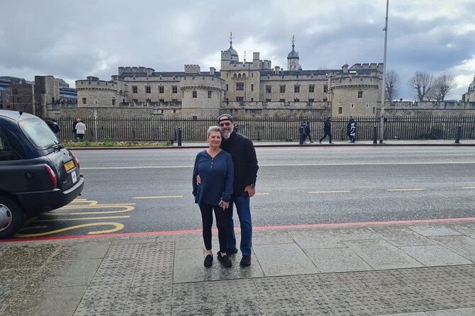 London Sightseeing Private Black Cab Tour with Hotel Pick Up - Leicester Square, Piccadilly Circus, and Shaftesbury Avenue
