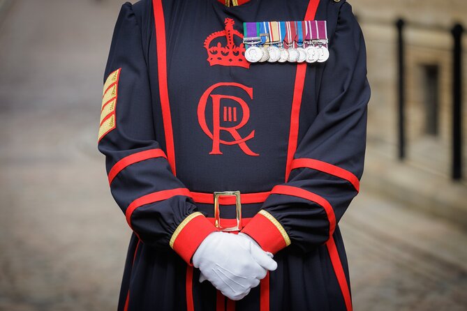 London Sightseeing Tour: Guard Change with Tower of London Option - Choose your ending carefully: London Eye or Harrods