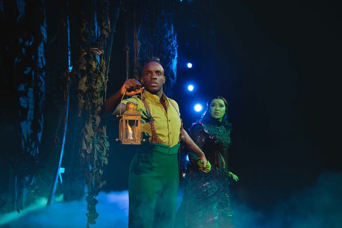 London Theatre: Wicked the Musical - Entering the Apollo Victoria Theatre