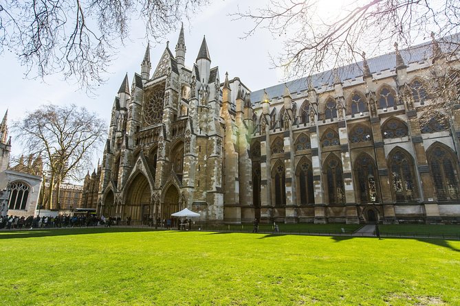 London Tootbus Hop on Hop off Bus Tour and Thames River Cruise - The royal and museum route
