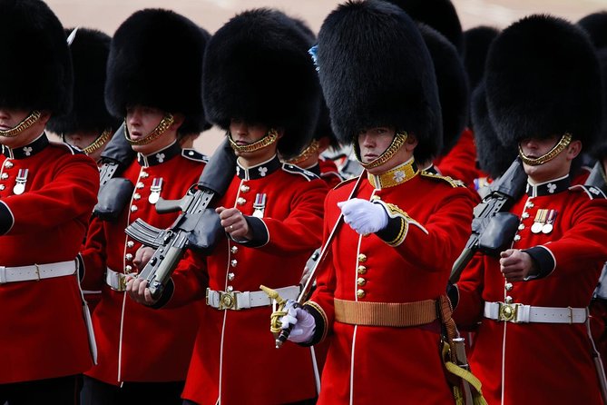 London Vintage Bus Tour Including River Thames Cruise with Optional Lunch - Westminster Abbey, Parliament, and Big Ben