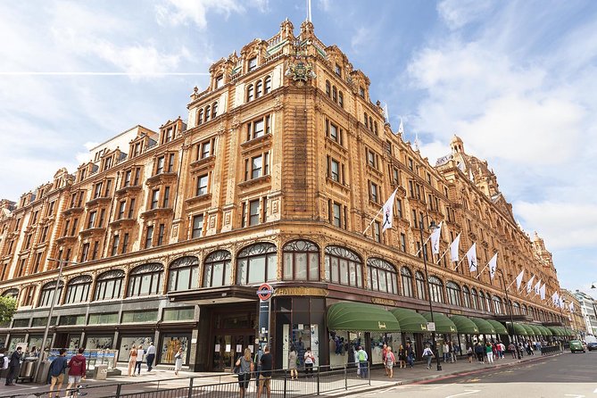 London Vintage Bus Tour with Cream Tea at Harrods - The Tower of London and the walk to the river