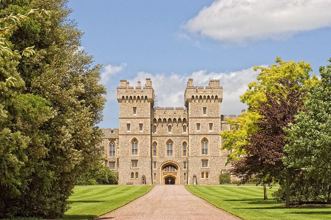 London, Windsor Castle, Hampton Court Palace with Free Snack Pack - St George’s Chapel and the Sunday problem