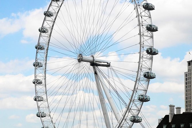 Lunch River Cruise on the Thames with 2-Course Meal - What the $59.67 price really covers