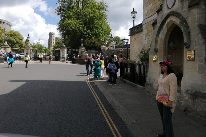 Luxury Private Day Hire London-London Stopover at Windsor & Hampton Court Palace - Why this two-palace day works
