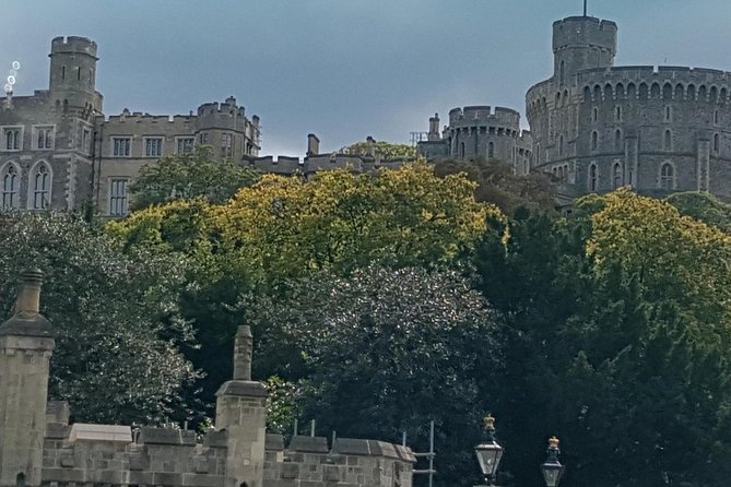 Luxury Private Vehicle Day Hire from & to London via Stonehenge & Windsor Castle - The midday transfer to Windsor