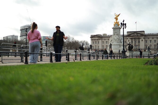 Majesty in Motion Exploring Westminster's Royal Legacy - Trafalgar Square sets the historical tone