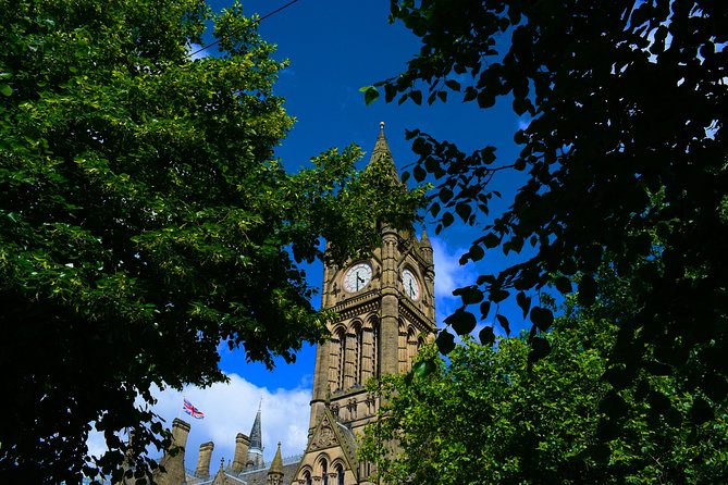 Manchester Afternoon Walking Tour - Manchester Cathedral, Chetham’s Library, and Football