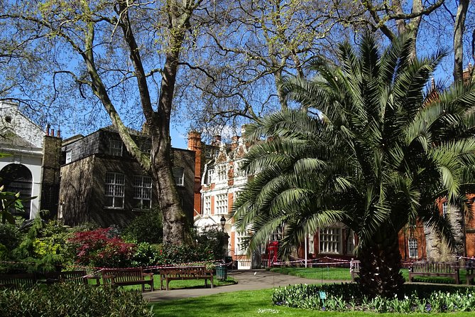 Mayfair, London's famous aristocratic village - Exclusive, Private Walking Tour - Royal Academy of Arts and Burlington House