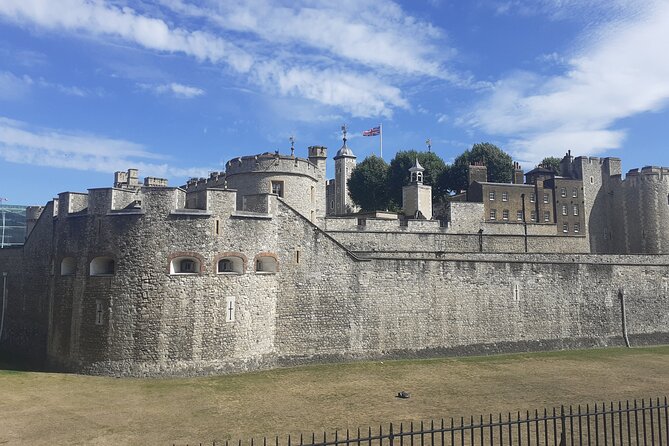 Medieval History Walking Tour from The Tower of London - Millennium Bridge and St. Paul’s Cathedral