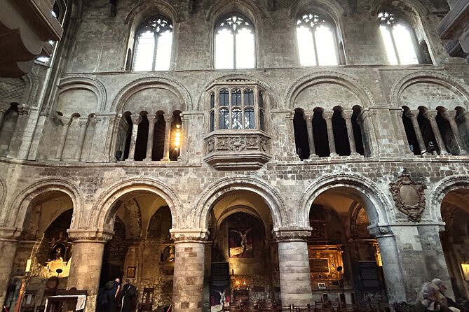 Medieval London Walking Tour Oxford PhD Historian Guide - Newgate, the city wall, and London’s criminal past
