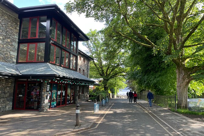 Northern Lake District: Self Guided Walking Tour of Keswick - Hope Park and the story of Max the Miracle Dog