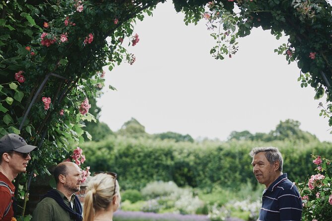 Notting Hill Walking Tour with Cream Tea - How the guide affects your experience