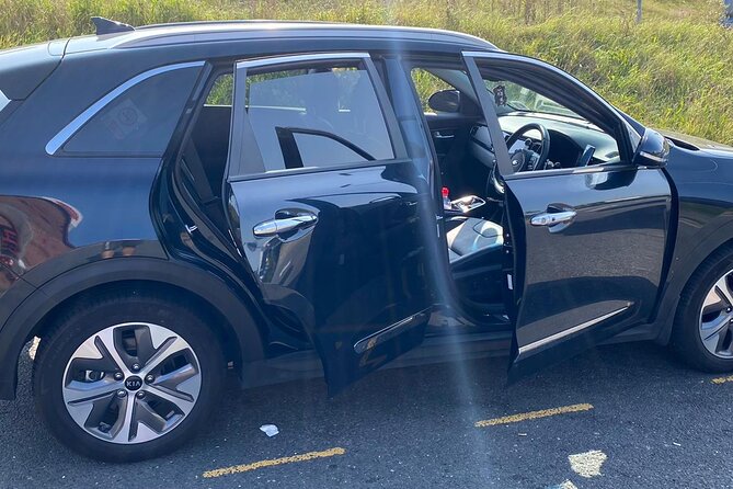 One Way Taxi Transfer from Heathrow Airport to Gatwick Airport - The 60-minute Heathrow waiting allowance