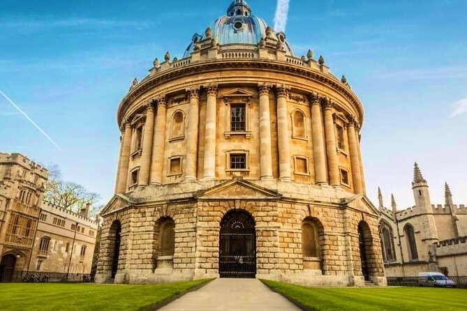 Oxford Official University & City Tour - Martyrs’ Memorial and the human cost behind the buildings