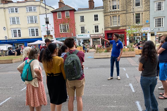 Oxford University Walking Tour by Alumni™ & Optional New College - Why this Oxford walk works as a first look
