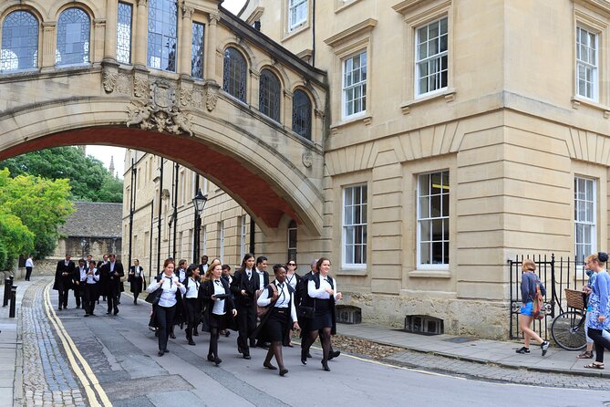 Oxford University Walking Tour by Alumni™ & Optional New College - Balliol and Trinity: a quick lesson in college life