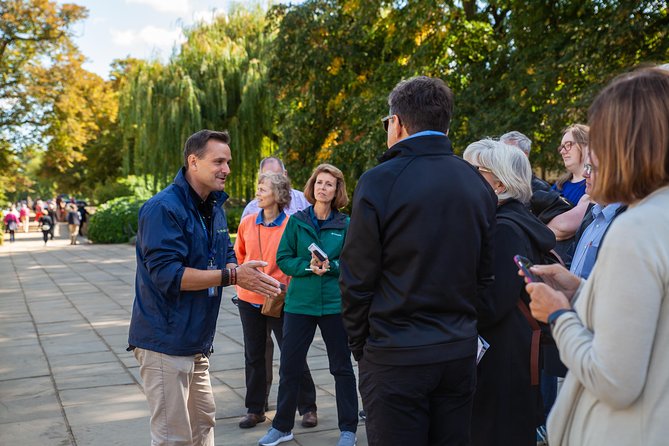 Oxford University Walking Tour With University Alumni Guide - What the two-hour pace feels like