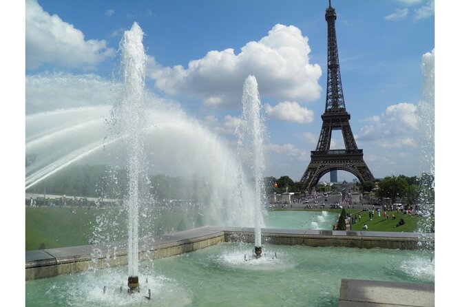Paris by Rail with Sightseeing Bus and River Seine Lunch Cruise - Sacré-Cœur and the Montmartre stop