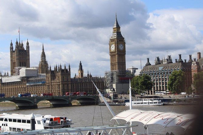 Private Arrival Transfer: Gatwick Airport to Central London - Finding the driver at Gatwick