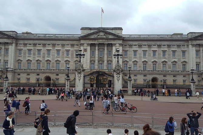 Private Arrival Transfer: Gatwick Airport to Central London - Booking details worth checking twice
