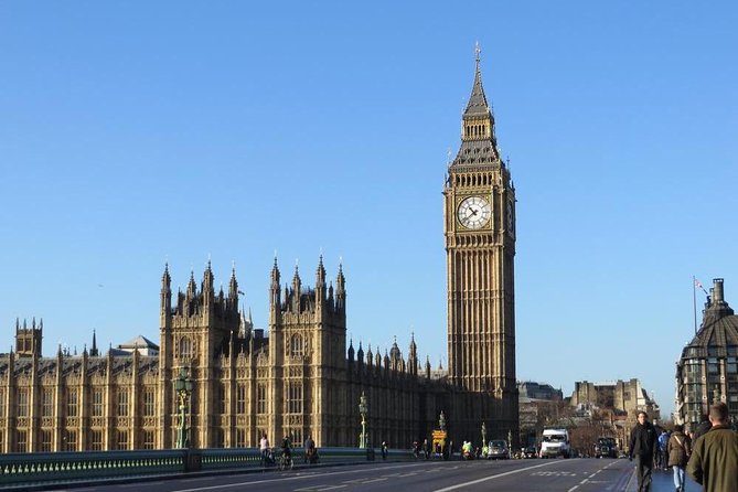 Private Arrival Transfer: Heathrow Airport to London with Stopover at Stonehenge - A smart way to use an arrival day